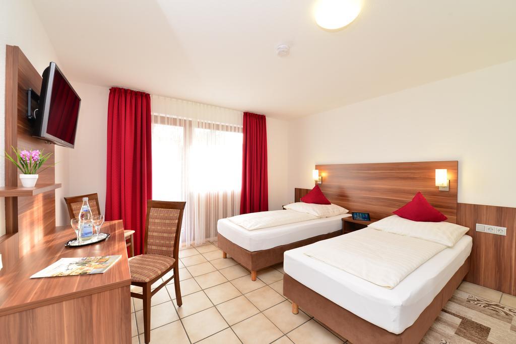 Hotel Am Buchwald Esslingen am Neckar Exteriör bild